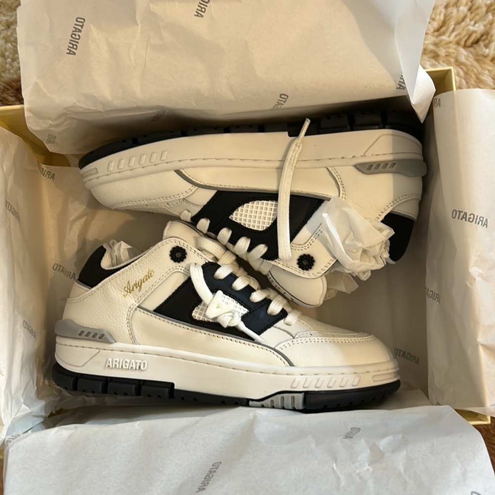 BRAND NEW Axel Arigato White & Black Area Lo Sneakers, size IT 37